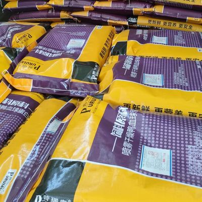 Σκοτεινό καφετί ξηρό πρωτεϊνικό χοίρειο πλάσμα κυττάρων αίματος πρόσθετων ουσιών τροφίμων γατών σκονών στα τρόφιμα γατών