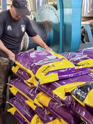 Συμπληρώματα ζωοτροφών ψαριών με υψηλή περιεκτικότητα σε πρωτεΐνες, χαμηλή περιεκτικότητα σε στάχτες και χαμηλή υγρασία, αποξηραμένα με ψεκασμό